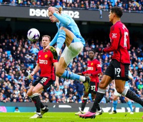 九游畅玩-曼联核心球员被曝转会传闻，引球迷热议，其他处理自己.